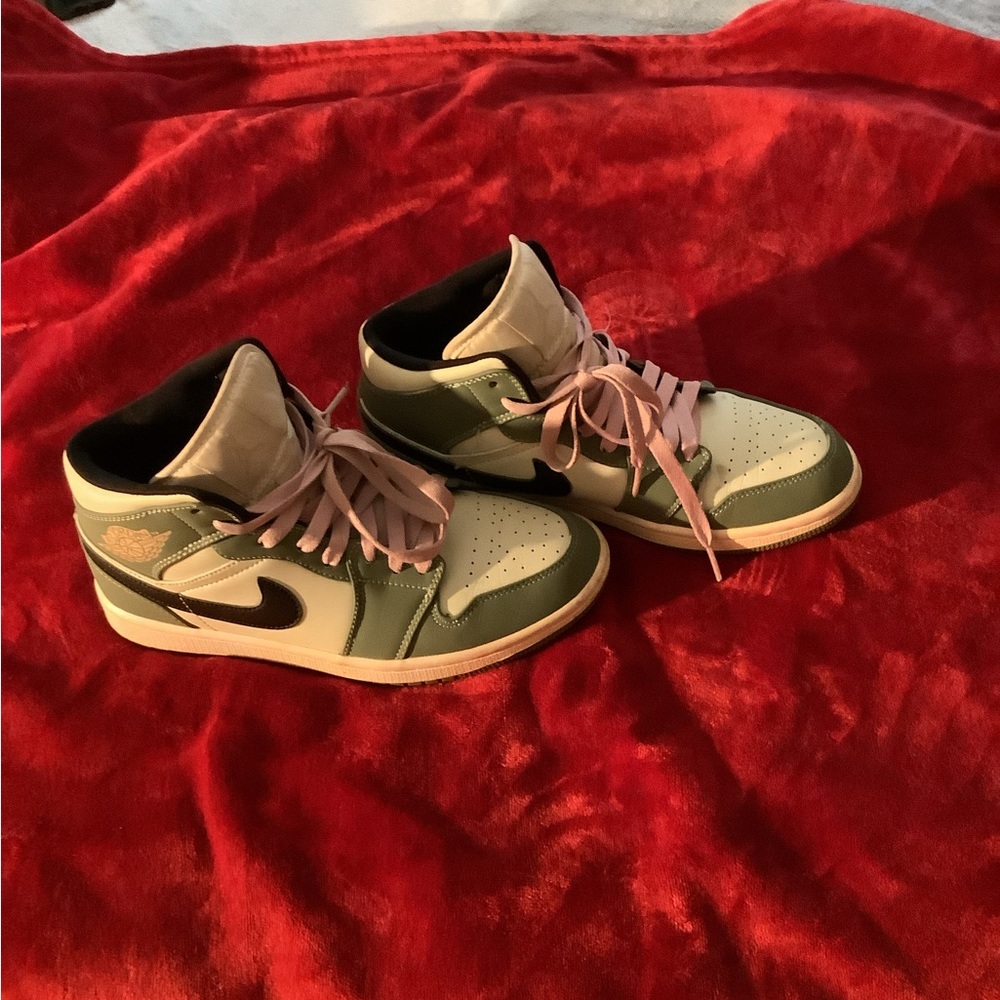 Air Jordan 1 Mid - grey, white and pink, Size 7.5